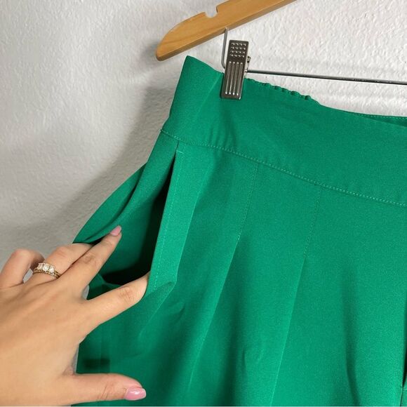 Torrid Green Pleated Shorts Size 16 - Picture 3 of 5